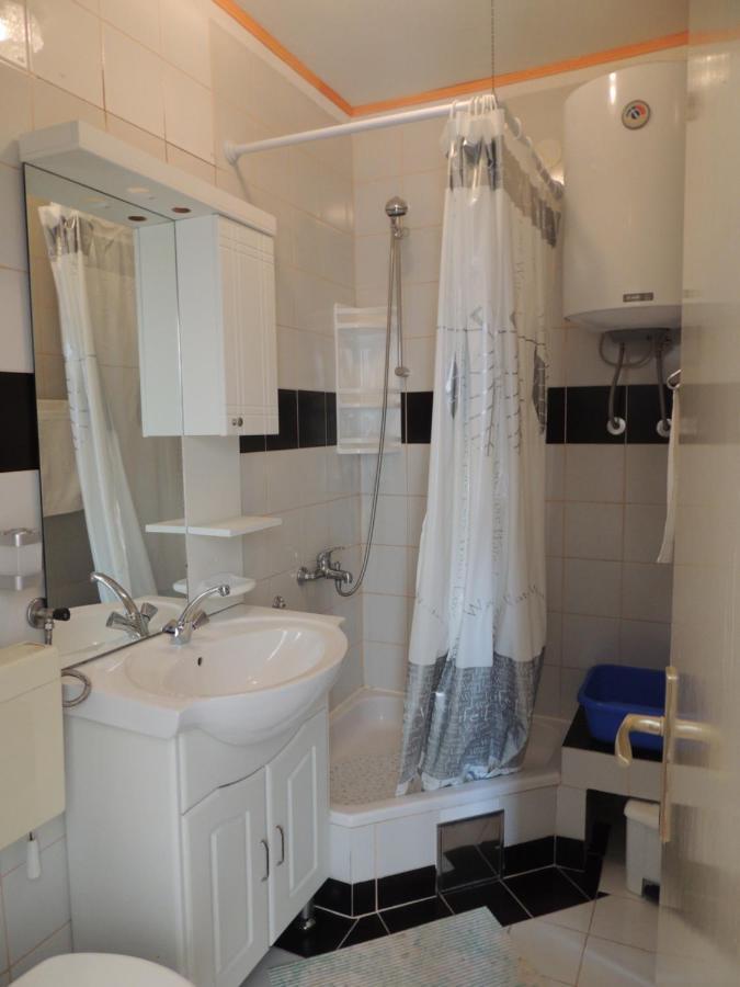 Apartman Husic Pag Town Exteriör bild