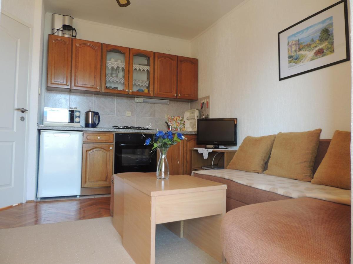 Apartman Husic Pag Town Exteriör bild