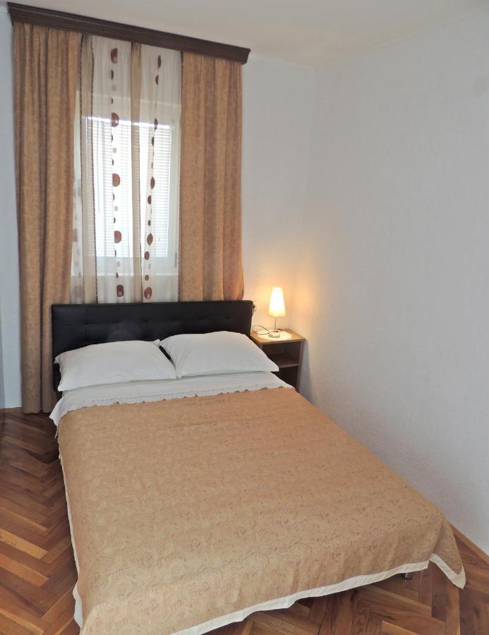 Apartman Husic Pag Town Exteriör bild
