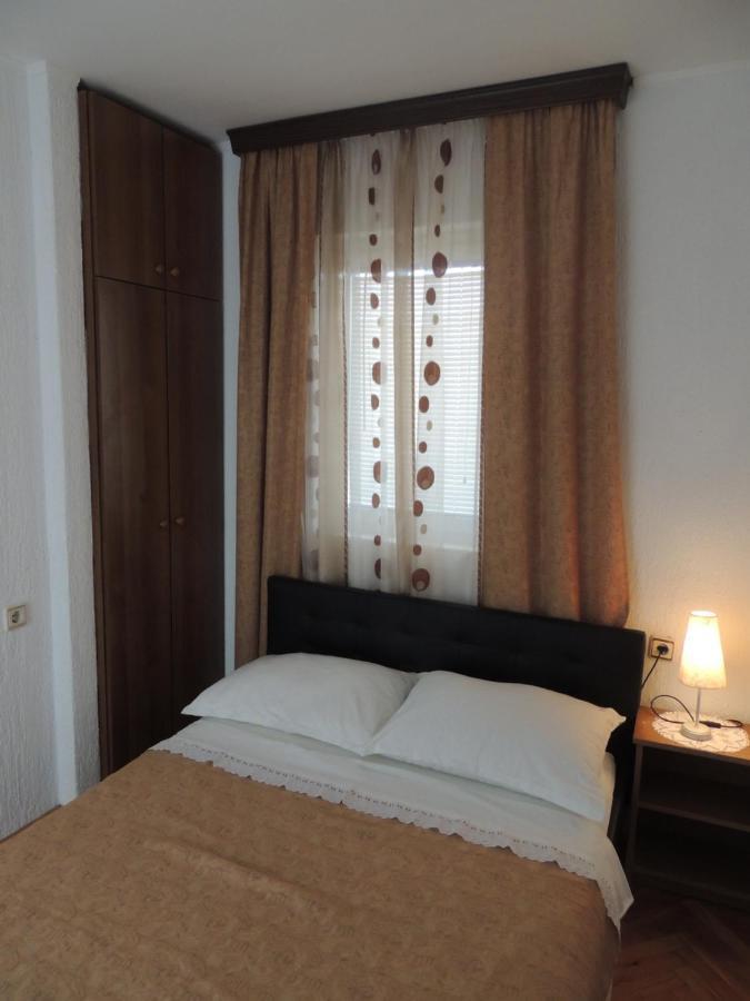 Apartman Husic Pag Town Exteriör bild