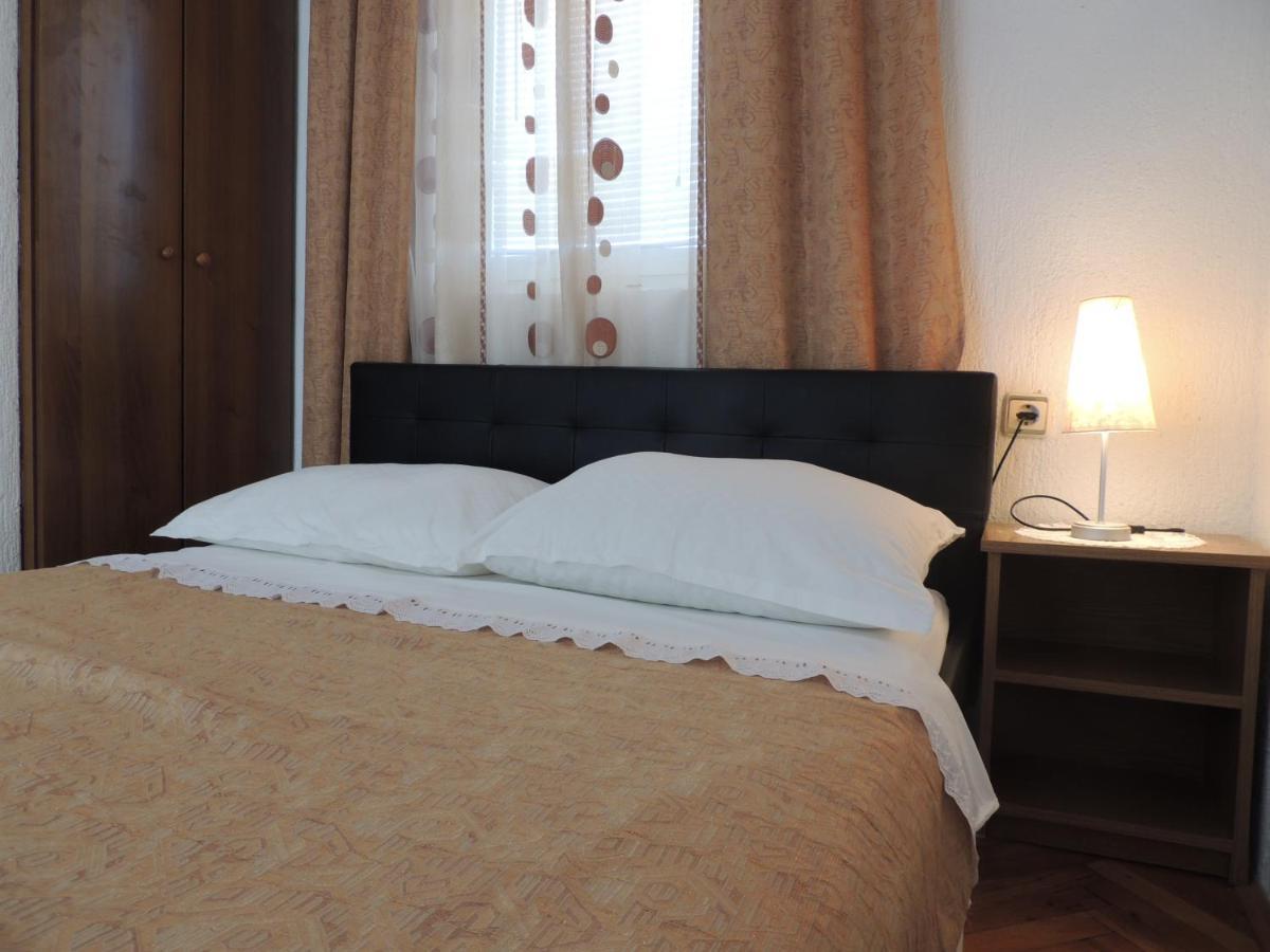 Apartman Husic Pag Town Exteriör bild