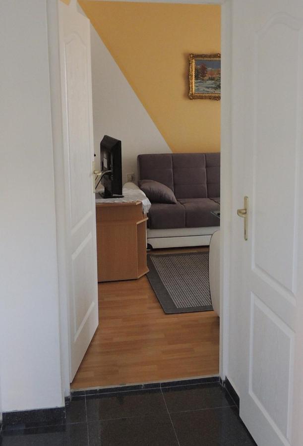 Apartman Husic Pag Town Exteriör bild