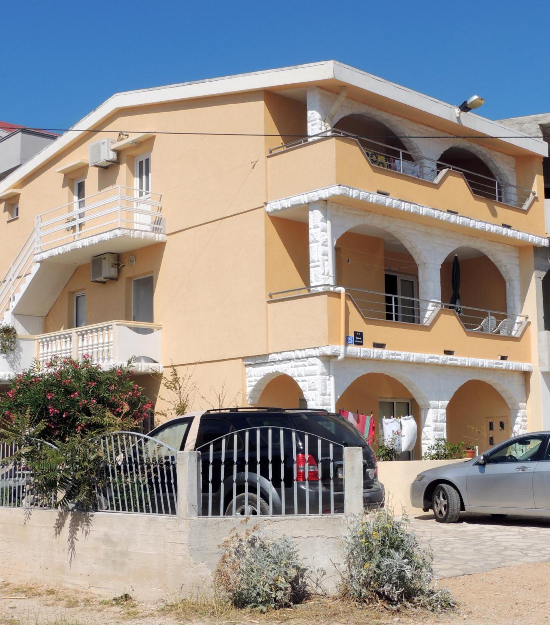 Apartman Husic Pag Town Exteriör bild