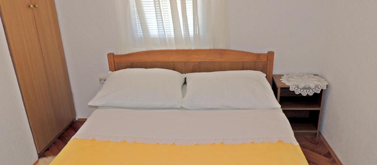 Apartman Husic Pag Town Exteriör bild