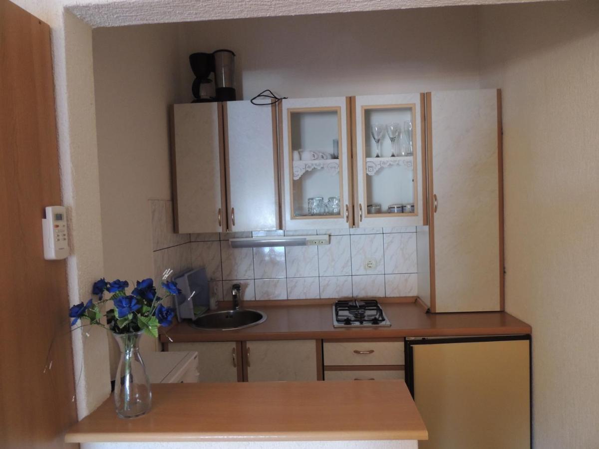 Apartman Husic Pag Town Exteriör bild