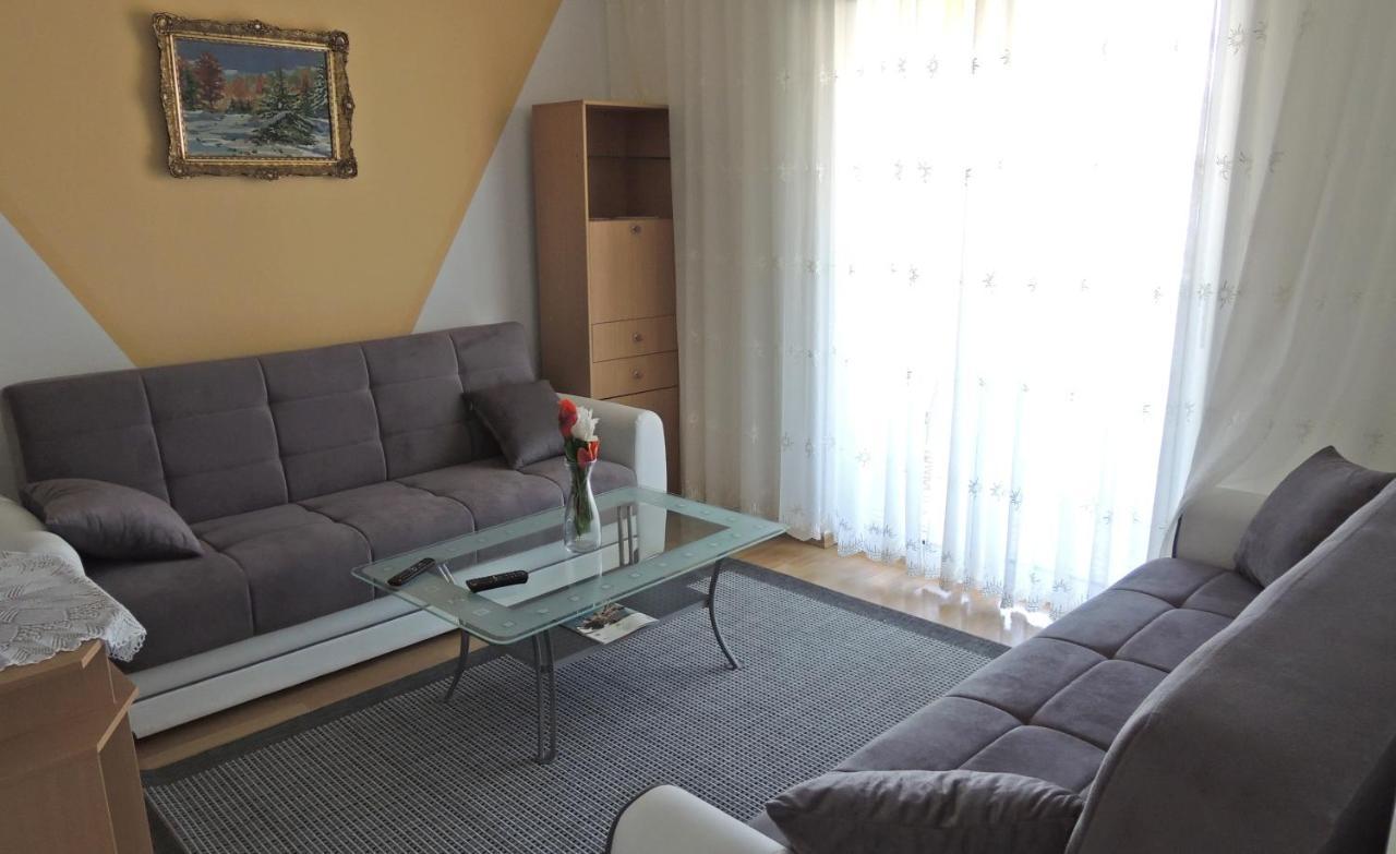 Apartman Husic Pag Town Exteriör bild