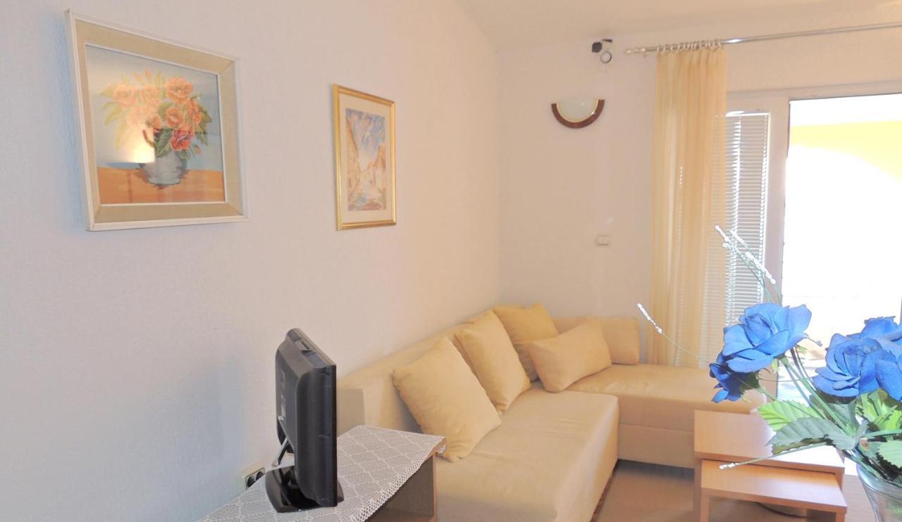 Apartman Husic Pag Town Exteriör bild