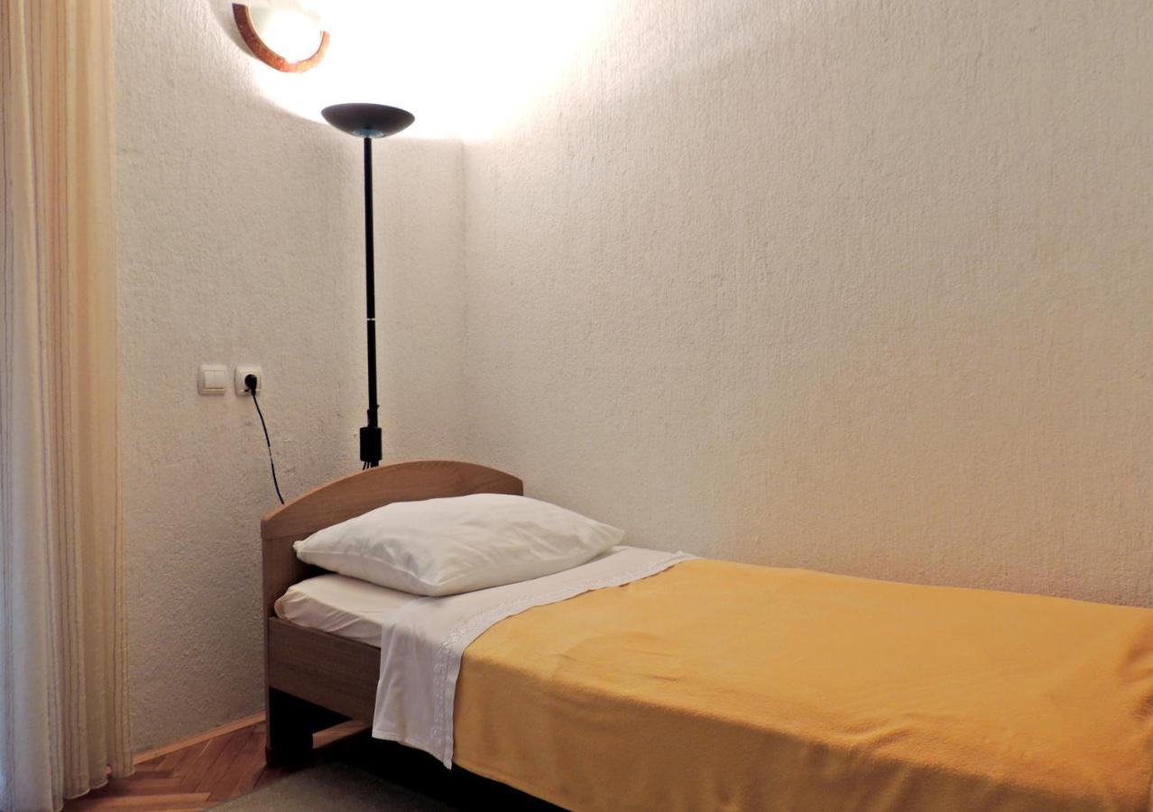 Apartman Husic Pag Town Exteriör bild
