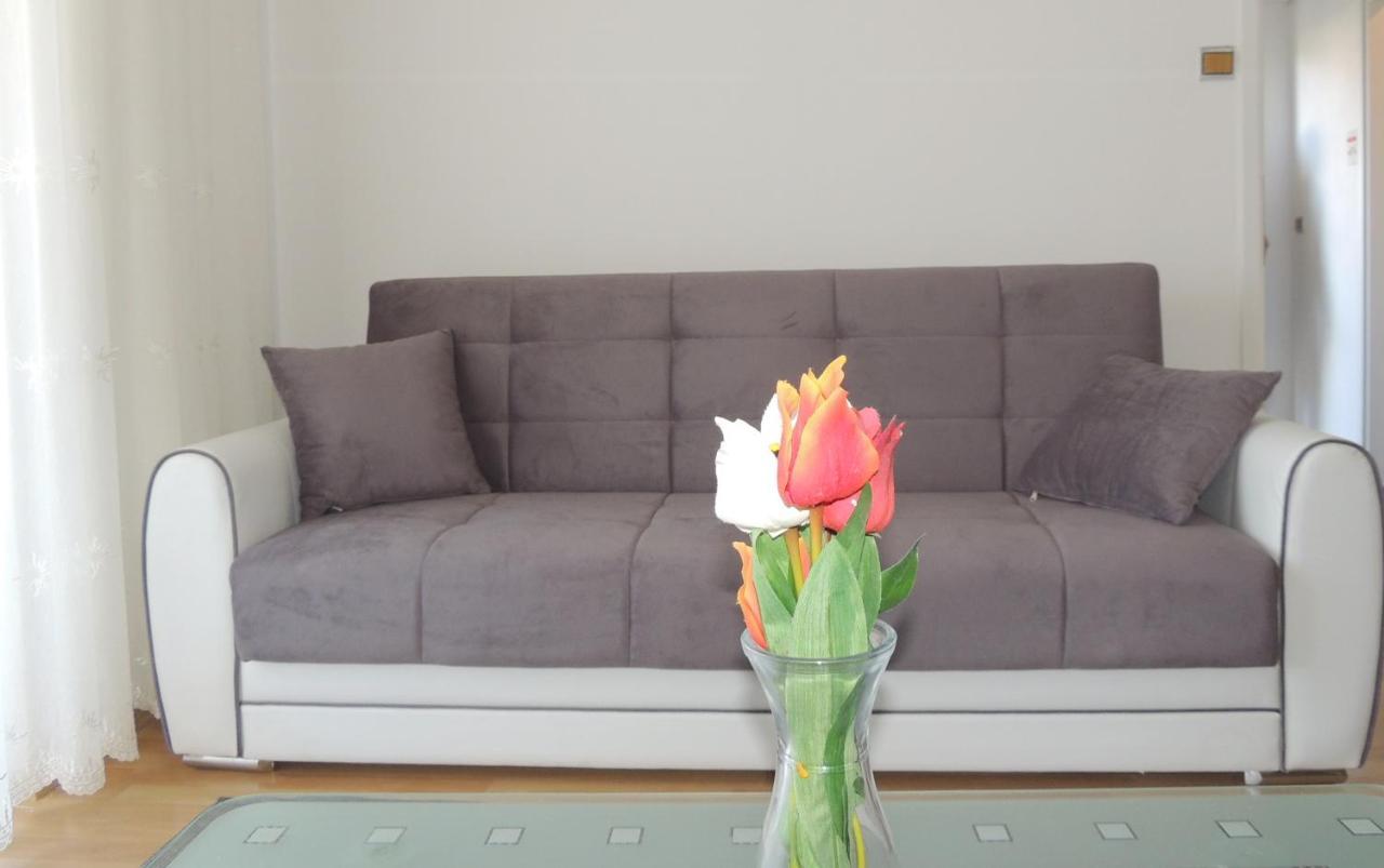 Apartman Husic Pag Town Exteriör bild