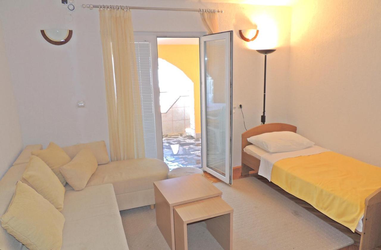 Apartman Husic Pag Town Exteriör bild