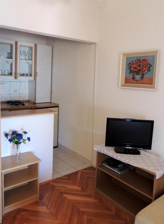 Apartman Husic Pag Town Exteriör bild