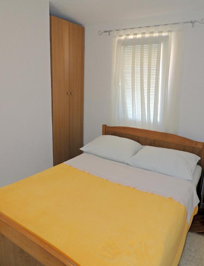 Apartman Husic Pag Town Exteriör bild
